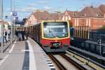 BERLIN, 09.10.2009, S42 am neuen Ringbahnsteig im S-Bahnhof Ostkreuz