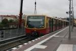 S41 Ringbahn ein Triebwagen der BR 481 beim Halt Bahnhof  Ostkreuz.17.10.09.