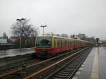 BR 481 als S2 nach S-Bahnhof Blankenfelde im S-Bahnhof Berlin Bornholmer Strae.