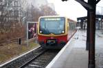 BERLIN, 06.12.2009, S1 nach Potsdam Hbf im S-Bahnhof Yorckstraße (Großgörschenstraße)