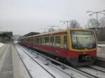 BR 481 als S7 nach S-Bahnhof Ahrensfelde im S-Bahnhof Berlin-Charlottenburg.(24.1.2010)