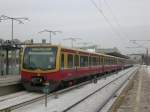 BR 481 als S3 nach S+U Bahnhof Berlin Warschauer Strae im S-Bahnhof Berlin-Charlottenburg.(24.1.2010)