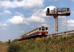 Ein 475/875er-Dreiviertelzug nach Birkenwerder bei Mhlenbeck-Mnchmhle am nrdlichen BAR-Vatertag 1994