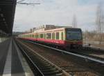 Hier 481 257-1 als eine S7 von Potsdam Hbf. nach Ahrensfelde, bei der Ausfahrt am 27.2.2010 aus Potsdam Hbf.