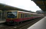 BR 481 als S2 nach S-Bahnhof Berlin-Buch im S-Bahnhof Berlin Buckower Chaussee.(5.4.2010)