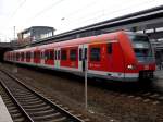 Die 423-er der Stuttgarter S-Bahn gehren fast schon zum festen Bestandteil im Berliner Nahverkehr. Am 04.04.2010 im S-Bahn-Ergnzungsverkehr Gesundbrunnen-Hennigsdorf hier im Bhf Berlin Gesundbrunnen.