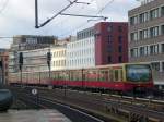 BR 481 als S7 nach Potsdam Hauptbahnhof im S+U Bahnhof Berlin Alexanderplatz.(11.4.2010)