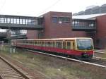 BR 481 als S1 nach S-Bahnhof Berlin-Waidmannslust im S+U Bahnhof Berlin Gesundbrunnen.(11.4.2010)