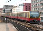 S75 nach Wartenberg bei der Einfahrt in Berlin Alexanderplatz am 01.Mai 2010 wurde zum Zeitpunkt meiner Aufnahme von 481 134 gefahren.