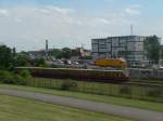 S-Bahn und Autobahn A100 vom ehemaligen Flughafen Berlin Tempelhof aus gesehen.