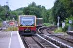 BERLIN, 18.07.2010, S5 nach Mahlsdorf bei der Einfahrt in den S-Bahnhof Biesdorf