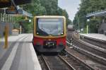 BERLIN, 17.08.2010, S2 nach Lichtenrade bei der Einfahrt in den S-Bahnhof Schichauweg  