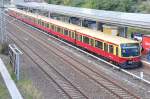 BERLIN, 12.10.2010, S41 nach Ostkreuz im S-Bahnhof Landsberger Allee