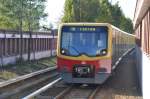 BERLIN, 23.10.2010, S9 nach Pankow bei der Einfahrt in den S-Bahnhof Grünbergallee