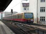 BR 481 als S7 nach S-Bahnhof Ahrensfelde am S+U Bahnhof Berlin Friedrichstrae.(16.3.2011) 