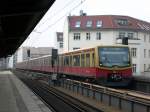 BR 481 als S3 nach S-Bahnhof Erkner am S+U Bahnhof Berlin Friedrichstrae.(16.3.2011) 