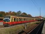 Berliner S-Bahntriebwagen 481 040 nach Waidmannslust,am 01.Oktober 2011,in Oranienburg.