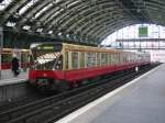 BR 481 auf der Linie der S 3 steht am Berliner Ostbahnhof zur Abfahrt nach Erkner bereit.