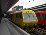 Ein Speno-Gleismesstriebwagen am 28.09.2001 auf Gleis 3 des S-Bahnhofes Gesundbrunnen in Berlin