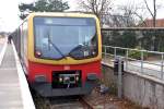 STRAUSBERG (Landkreis Märkisch-Oderland), 26.11.2011, Endstation für die Berliner S-Bahnlinie S5 im S-Bahnhof Strausberg Nord; der Zug fährt nach kurzer Wartezeit zurück über Berlin-Lichtenberg und die Stadtbahn bis zum Westkreuz