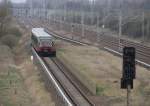 3.4.2012 Berliner Aussenring zwischen Schnflie und Abzw. Karow West. BR 480 / S8 (heute nur bis Bornholmer Str.) fhrt an einem geplanten / vorbereitetem Haltepunkt vorbei. In Karow Nord und Franzsisch Buchholz wurden nach der Wende groe Wohngebiete gebaut. Jeweils 1 bzw. 2km entfernt