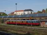 Die Triebwageneinheit 5447/2303 (ein Zug der Bauart Stadtbahn) des Vereins Historische S-Bahn e.V. steht am 28.04.2012 abgestellt im S-Bahnbetriebswerk Friedrichsfelde!