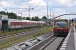 BERLIN, 06.07.2014, S75 nach Ostbahnhof bei der Einfahrt in den S-Bahnhof Warschauer Straße