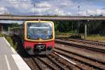 STRAUSBERG (Landkreis Märkisch-Oderland), 06.07.2014, Berliner S-Bahn-Linie S5 nach Spandau bei der Einfahrt in den Bahnhof Strausberg