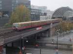 Ein 481 bei der Ausfahrt aus der Berliner Station Alexanderplatz,am 25.Oktober 2014,unterwegs auf der Stadtbahn.