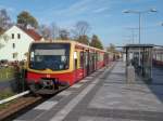 481 169 auf der Fahrt nach Spandau,am 27.Oktober 2014,beim Zwischenhalt in Fredersdorf.