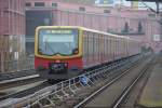 BR 481 der S-Bahn Berlin auf der Linie S 7 nach Ahrensfelde. Aufgenommen am 30.10.2014, Berlin Alexanderplatz. 