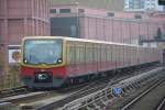 BR 481 der S-Bahn Berlin auf der Linie S 7 nach Potsdam. Aufgenommen am 30.10.2014, Berlin Alexanderplatz.