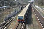 BR 481 der S-Bahn Berlin fährt am 11.04.2015 auf der Linie S 45 nach Birkenwerder.