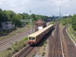 Ein 485 kam,am 23.Mai 2015,aus Richtung Westkreuz in die Berliner Station Halensee.