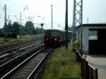 BR 477 fhrt am 29.6.03 im Bhf. Hirschgarten ein.