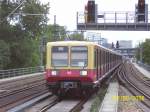 Einfahrt der Baureihe 485 der S-Bahn Berlin GmbH in den Bahnhhof Tiergarten.