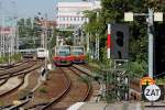 Tüchtig viele Triebzüge sind am Morgen des 15.09.2015 auf dem Bahnhof Berlin Greifswalder Straße unterwegs.