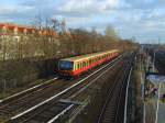 Die S3 von Friedrichshagen nach Ostbahnhof fhrt gerade in Berlin Karlshorst ein.