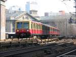 S9 auf dem Weg nach Spandau kurz vor der Station Berlin Friedrichstrasse.