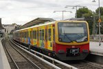 S5 nach Strausberg Nord Werbtriebwagen  TechniSat  in Berlin Charlottenburg, am 11.08.2016.