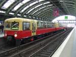 Einzigartig in Deutschland.Die Panoramabahn,ein aufwendig umgebauter S-Bahn-Zug fr nicht alltgliche Stadtrundfahrten.Aufgenommen am 06.04.07 auf dem Berliner Ostbahnhof.