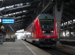 Ein Doppelstocksteuerwagen als S1 Richtung Bad Schandau in Dresden Neustadt.
28.12.2009