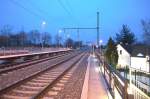 Warten auf die S-Bahn, bei minus 7 Grad Celsius und frischem Ostwind werden da schnell die Finger kalt.