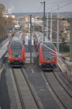 Bis vor kurzem wre  diese Begegnung undenkbar gewesen, hier begegnen sich 2 Zge der S1 auf der sanierten Elbbrcke in Meien.