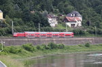 Ein S-Bahnzug Richtung Bad Schandau , Nähe Königsstein.