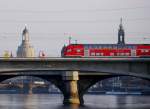 Von der Frauenkirche zum Meiner Dom – Dosto-Steuerwagen auf Linie S1 beim berqueren der Elbe in Ri.