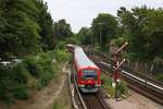 DB S-Bahn Hamburg 474 xxx Doppeltraktion verlässt Blankenese am 15.07.19 von einer Brücke aus fotografiert