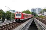 DB S-Bahn Hamburg 472 033-0 Doppeltraktion am 17.07.19 in Hamburg Dammtor vom Bahnsteig aus fotografiert 