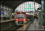 S 5 nach Buxtehude hält hier in Form des Triebwagens 474611-1 am 26.11.2024 um 15.05 Uhr im Bahnhof Hamburg Dammtor.