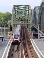 Blick auf die S-Bahn und die imposante Brücke über die Norderelbe bei der Station Elbbrücken. Hamburg Elbbrücken, 15.9.2024